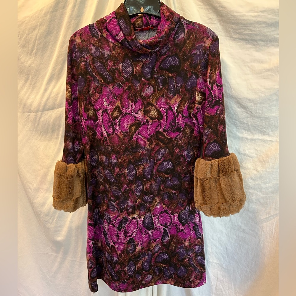 Snakeskin knit tunic top